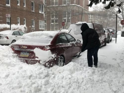 「雪荒」結束？紐約10個月來或將迎來首場降雪，市區備戰濕重雪潛在風險