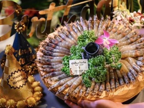 摩羯、水瓶座快看！ 1月壽星生日禮「幾歲就送幾隻」 陽光皇后贈雞翅山、泰滾送藍鑽蝦