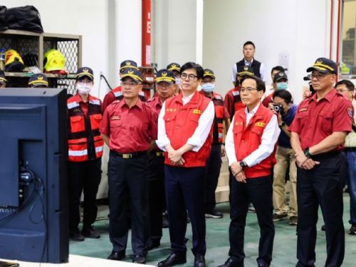 高雄市長視察消防局，強化高樓火災應對能力