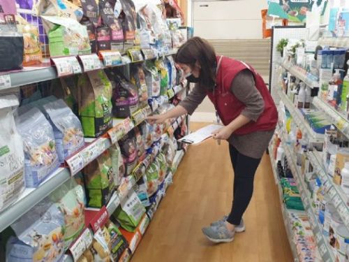 新北市動保處嚴查寵物飼料事件，保障毛寶貝健康