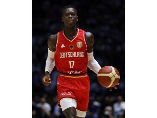 Dennis Schroder 擔任巴黎奧運開幕式德國代表團掌旗官