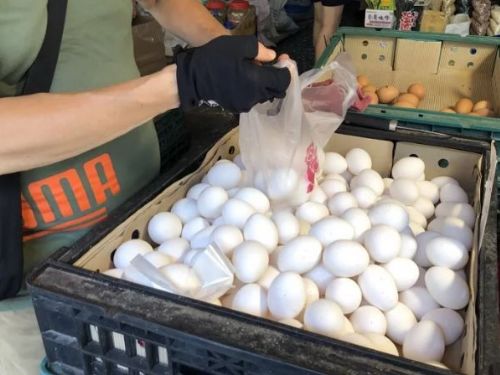 天氣轉冷與春節需求攀升  導致雞蛋批發價格明日起每斤增加2元  漲至50元