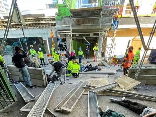 芬蘭臨時行人天橋倒塌　27人受傷多為學生