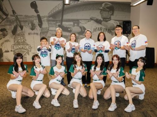 水手隊台灣日：Wing Stars啦啦隊引爆球場熱情