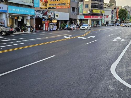 青年路家具街新增左轉車道及路面邊線，提升交通安全