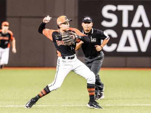 統一獅在大巨蛋迎戰中信兄弟，猛獅火力全開