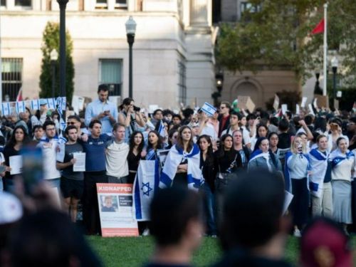 紐約聖誕前夕：以哈戰爭陰影籠罩，社會團結與仇恨交織