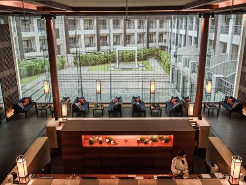 巨石壓垮高3學生，造成其斷腿，幸而他能忍痛脫困，目前生命仍處於危險中，可能需要截肢