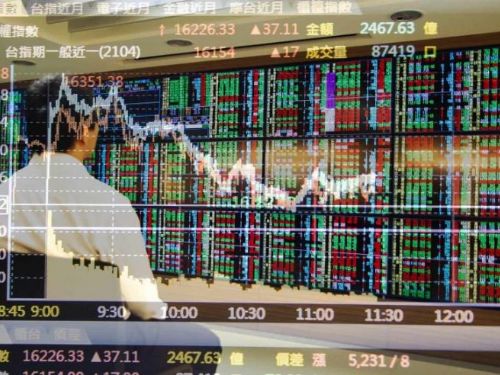 台股受美股收高激勵開紅盤，挑戰突破18,000點大關，台積電開盤上漲3元，報629元