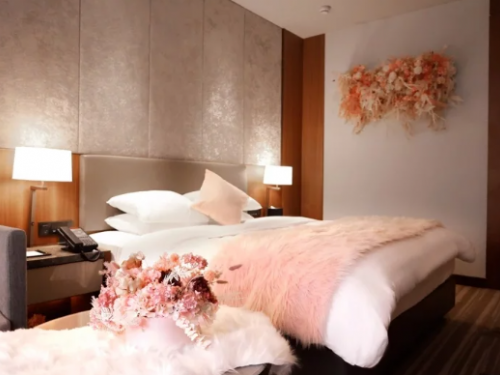 台北六福萬怡酒店推出限量「唯美花藝植感房」專案！