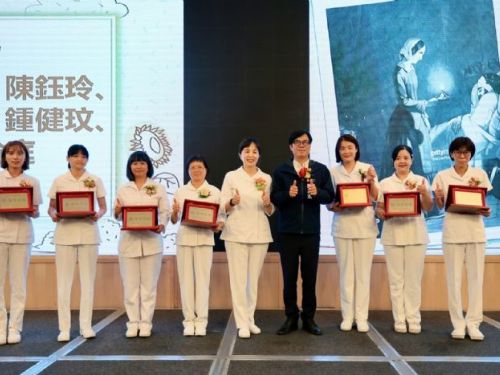高雄市護理師護士獲嘉，市長親臨慶祝國際護師節