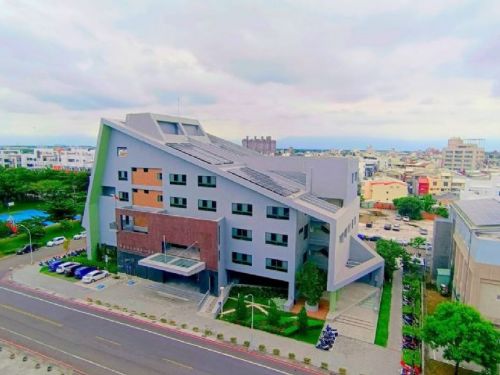 屏東縣綠建築領航，全國首座1級能效環保局榮耀加冕