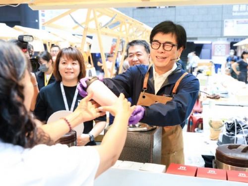 高雄市推廣「自綠生活」 陳其邁倡導淨零轉型