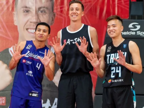 NBA球星羅賓森台灣行 與高國豪熱情交流外線絕技