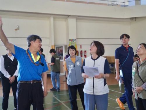 屏東縣災後復原加速進行，全力迎接全民運比賽，縣長周春米視察災損學校與場地