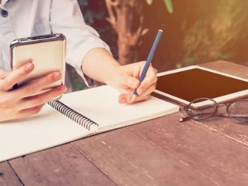 數位原生世代大揭密／「數位原生世代」學習神器調查 直播「讀書」竟有百萬人搶看？