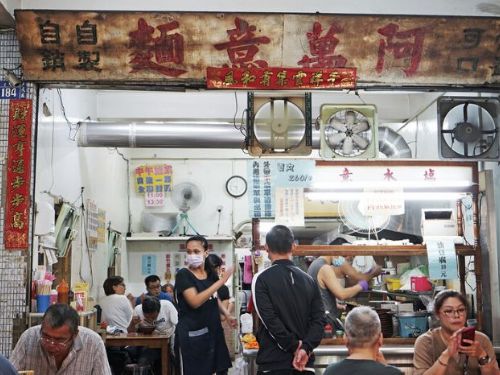 高雄無人不知道老字號阿萬意麵，三民市場超夯必吃高雄美食