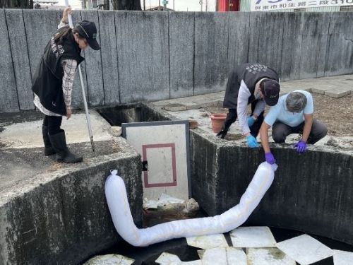 屏縣河川遭廢油污染  環保稽查揪元兇啟動緊急應變