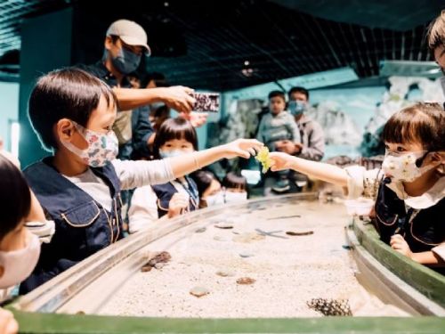 屏東海生館推出溫馨親子體驗——【夜宿迷你解說員親子營】2025冬令營現已開放報名