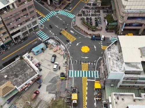 高雄首創標線型圓環，提升文橫三路及廣西路口安全性