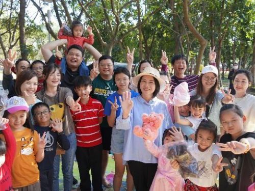 屏東熱博人潮突破150萬，野餐日蘭花體驗吸引眼球