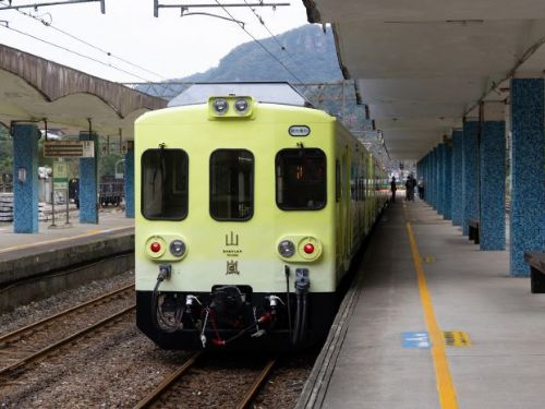 體驗山嵐號：享受浪漫花東之旅，乘坐嶄新EMU500型電聯車