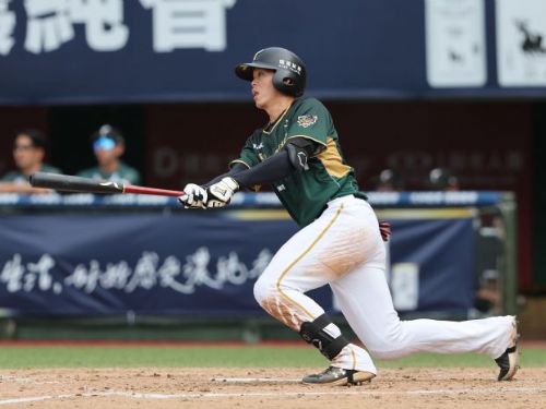 龍隊奮勇拼搏，以7：0擊敗雄鷹，展望未來勝利連連！