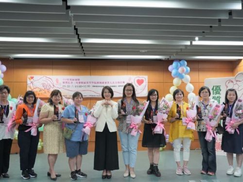 屏縣政府表揚優質托育與母嬰照顧專業人員：致力打造優質托育環境