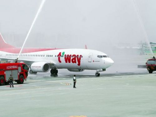 號外號外，韓籍航空首家！德威航空新增「高雄—首爾金浦」每週4班，一週11班從高雄飛韓國，飛好飛滿帶大家一起到韓國吃美食、血拼購物趣！