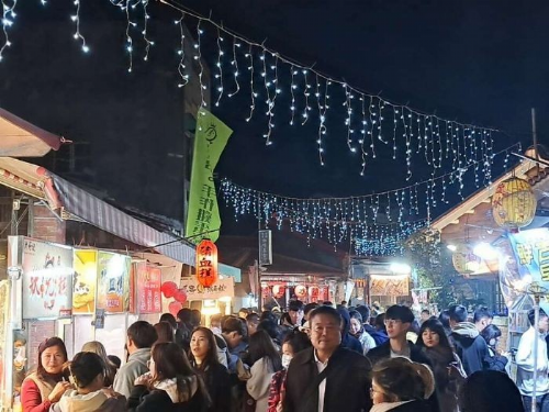 金蛇吐春行大運，初三睡飽臺南嚐鮮暖暖「蛇」