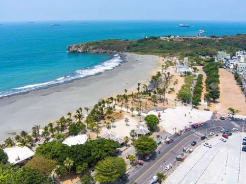 清涼一夏：旗津沙灘歡樂戲水，安全無憂