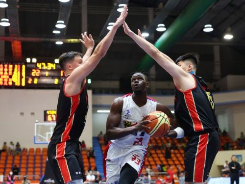 裕隆13年後再度奪得SBL冠軍。