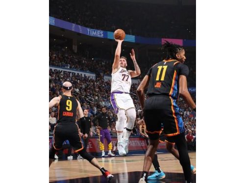 湖人火力全開！三分雨狂襲雷霆　Dončić領軍豪取大勝