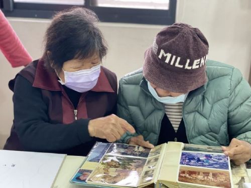 長輩生命故事書：從回憶中找回力量，迎接嶄新生活