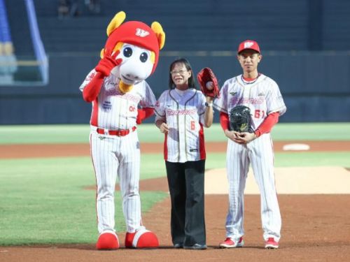 龍隊斗六主場完美落幕，校園巡迴傳遞棒球夢想