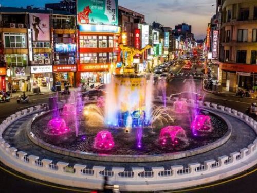 揭開《華麗計程車行》6大私房景點！七彩噴水池、橘黃色炮仗花牆通通揭密