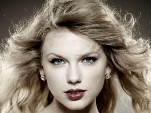 泰勒絲成為富比世認證的10億美元俱樂部成員，揭曉了她的賺錢秘訣！