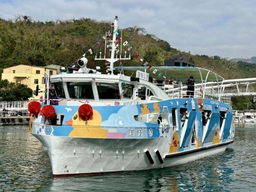 「將最好的渡輪留給旗津與鼓山居民」 高輪迎新電力驅動渡輪 陳其邁：優先供旗鼓航線 持續加速汰換渡輪