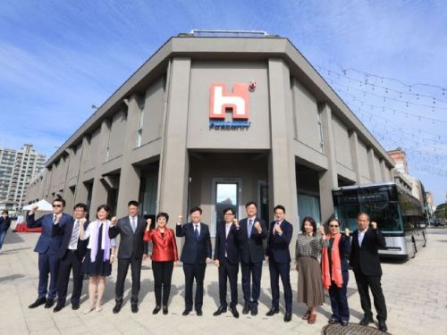 攜手企業推動智慧城市典範 陳其邁揭牌見證鴻海高雄軟體研發中心啟用