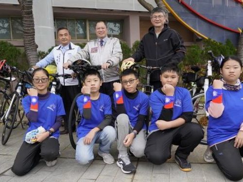 騎行千里環島之旅！后厝國小畢業生即將啟程，舉辦獨特快閃宣傳活動