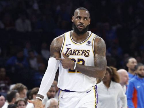 NBA震撼彈！詹皇驚人表現，狂砍40分，三分火力炸裂，創下史無前例的超狂紀錄，這一場勝利對我們來說簡直是迫切需要的！