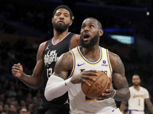 NBA》湖人洛城內戰由詹皇領軍！25分8籃板7助攻險勝快艇，中止4連敗風波