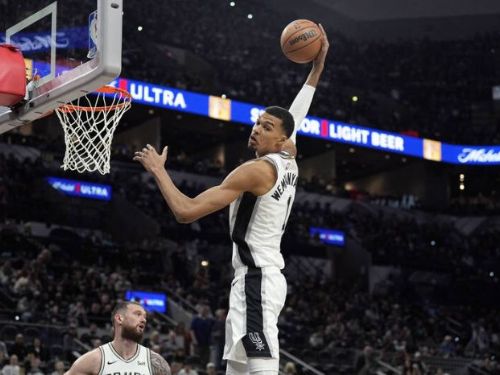 體育界震撼！籃球天才溫班亞瑪狂攻21分、4次火鍋竟無濟於事，馬刺陷入惡夢，遭遇驚人13連敗！