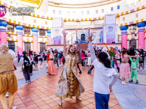 義大世界春節連假人潮爆滿，親子、外國遊客搶購熱潮持續升溫