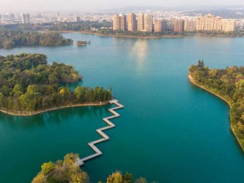 高雄鳥松區優美的澄清湖