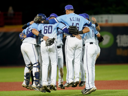 三連戰橫掃味全 富邦登頂下半季龍頭之位