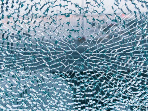 玻璃因吸熱隔熱膜而自爆