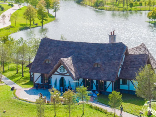 童話小屋竟是星巴克 花蓮理想門市今(28)日開幕