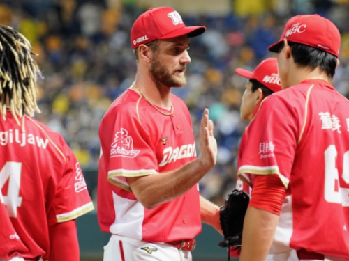 鋼龍7局無失分 隊友3轟相挺獲勝