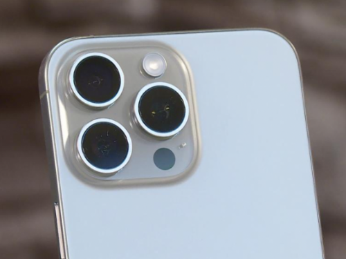 i15再傳災情！ 刺耳嘎嘎聲、反向幫行動電源充電